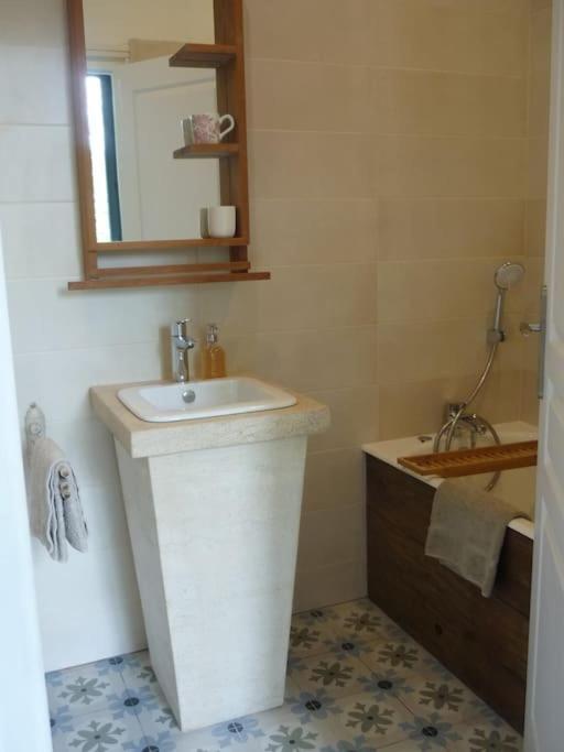 Le Presbytere - Touillon, Jacuzzi, 4 Pour 10 *