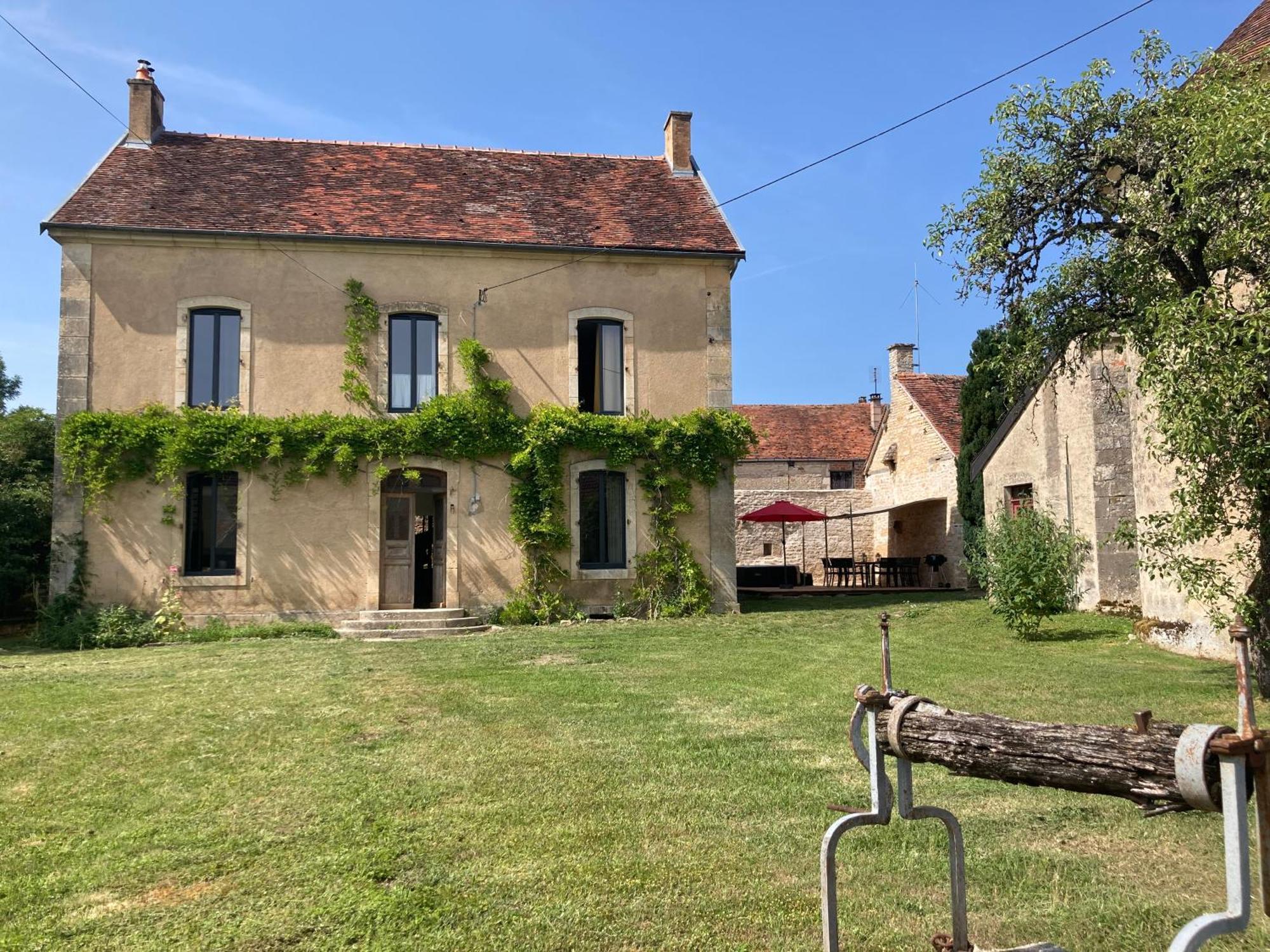 Le Presbytere - Touillon, Jacuzzi, 4 Pour 10