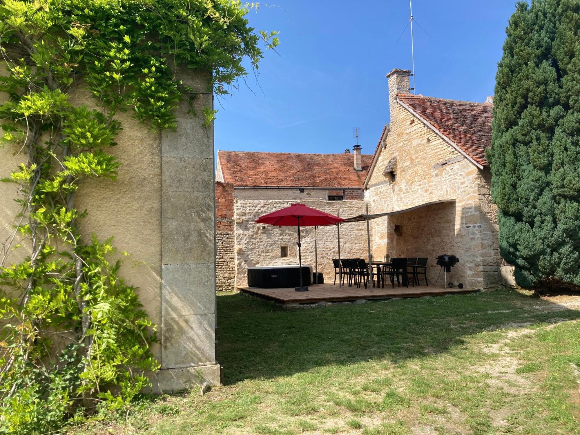 Le Presbytere - Touillon, Jacuzzi, 4 Pour 10 Ferienhaus