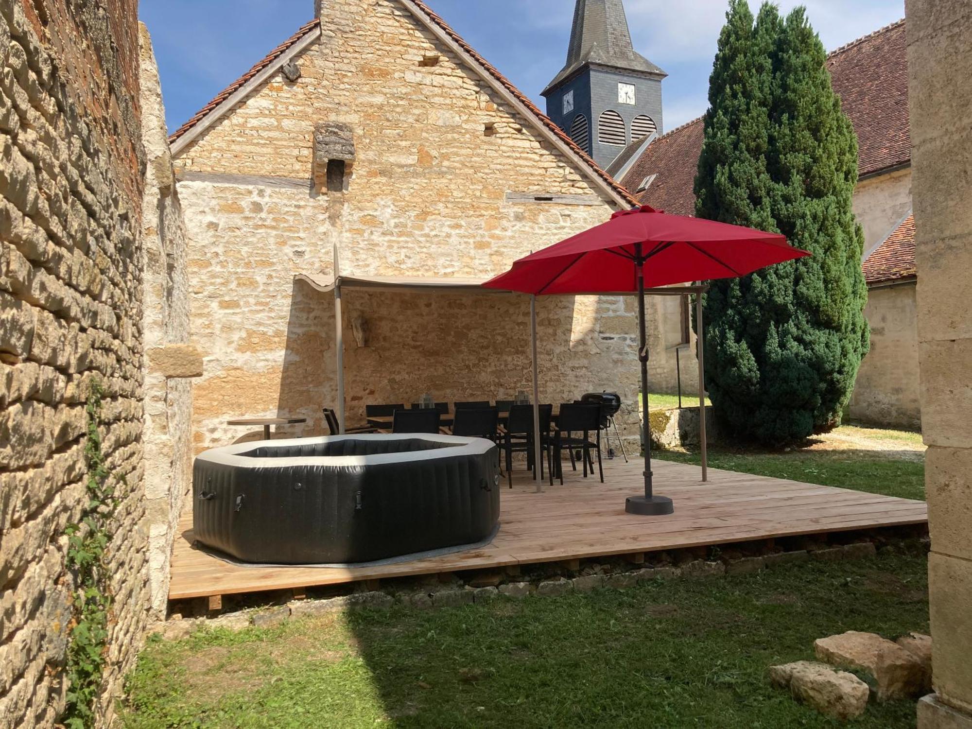 Ferienhaus Le Presbytere - Touillon, Jacuzzi, 4 Pour 10